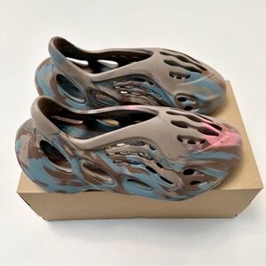 Yeezy Foam RNNR MX Sand Grey